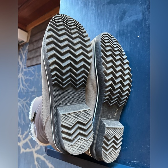 JMU taupe side zip booties. Waterproof. Worn once. Includes original box. Size 9 - Picture 5 of 5